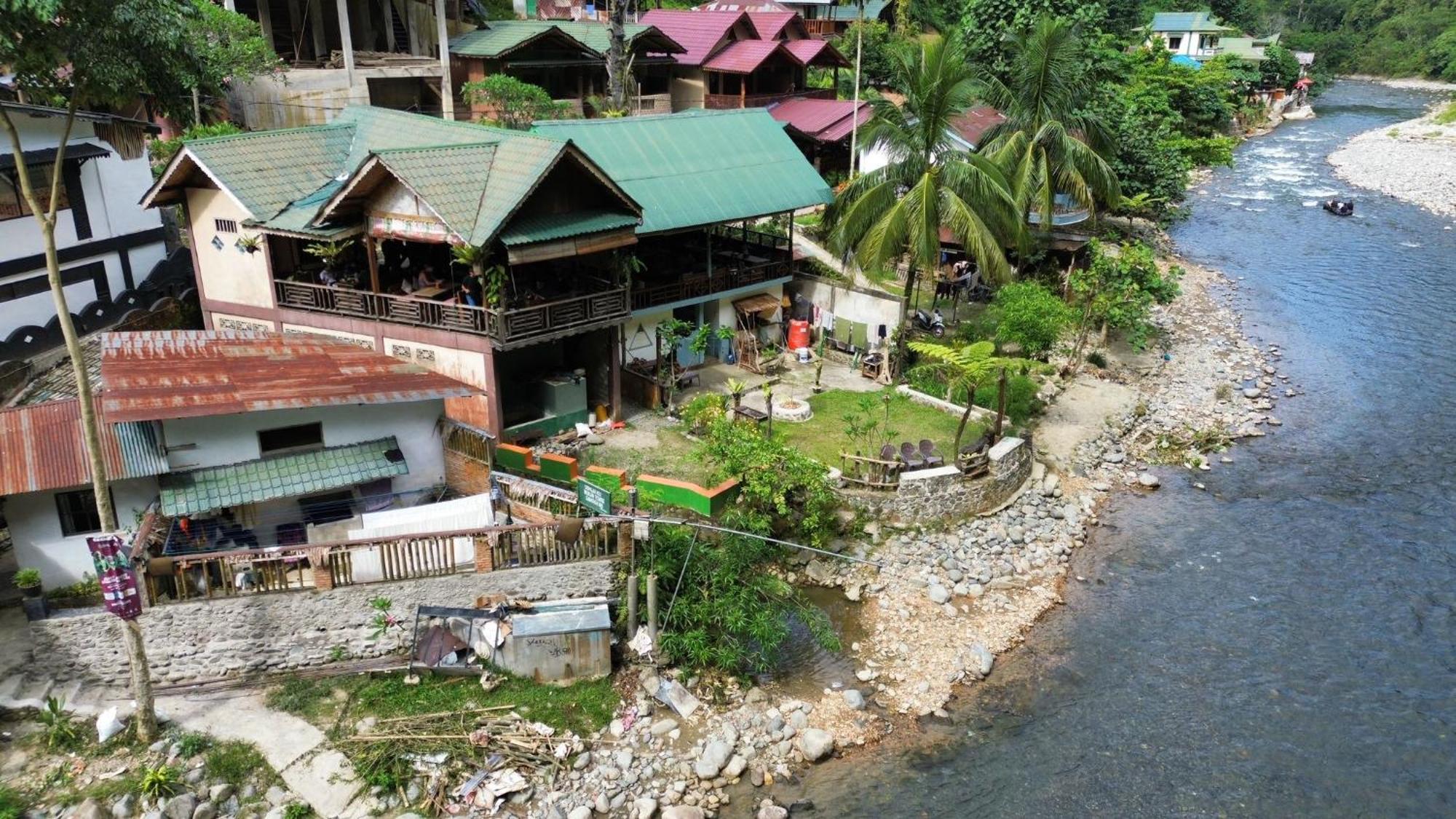 Sam's Bungalows Bukit Lawang Bagian luar foto