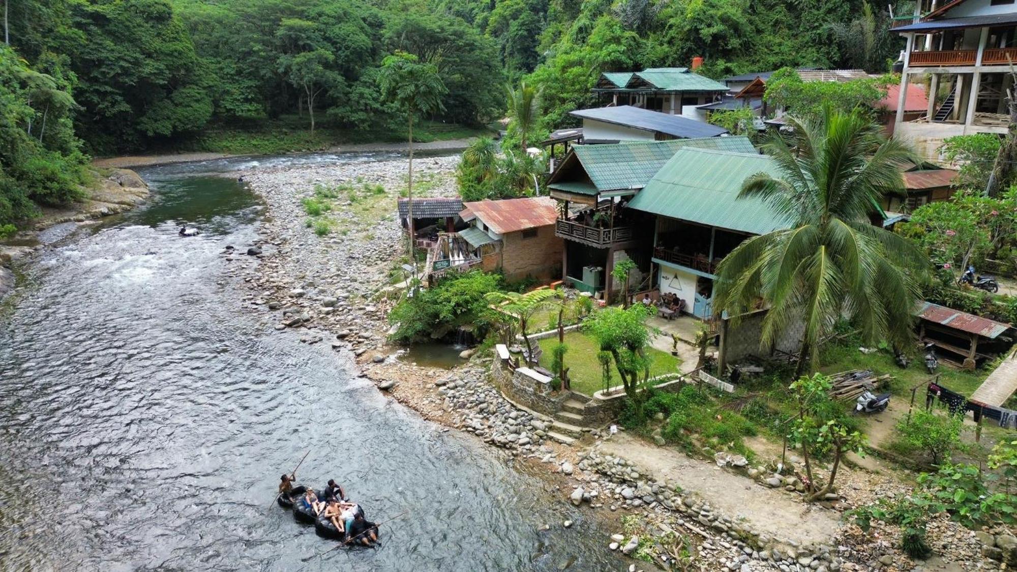Sam's Bungalows Bukit Lawang Bagian luar foto