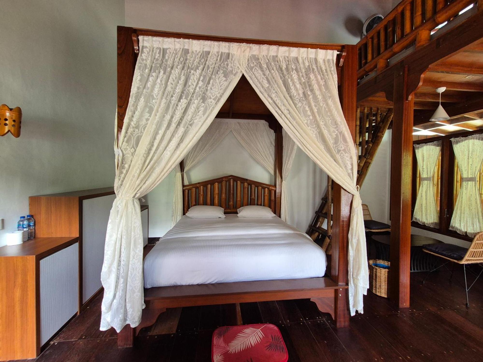 Sam's Bungalows Bukit Lawang Bagian luar foto