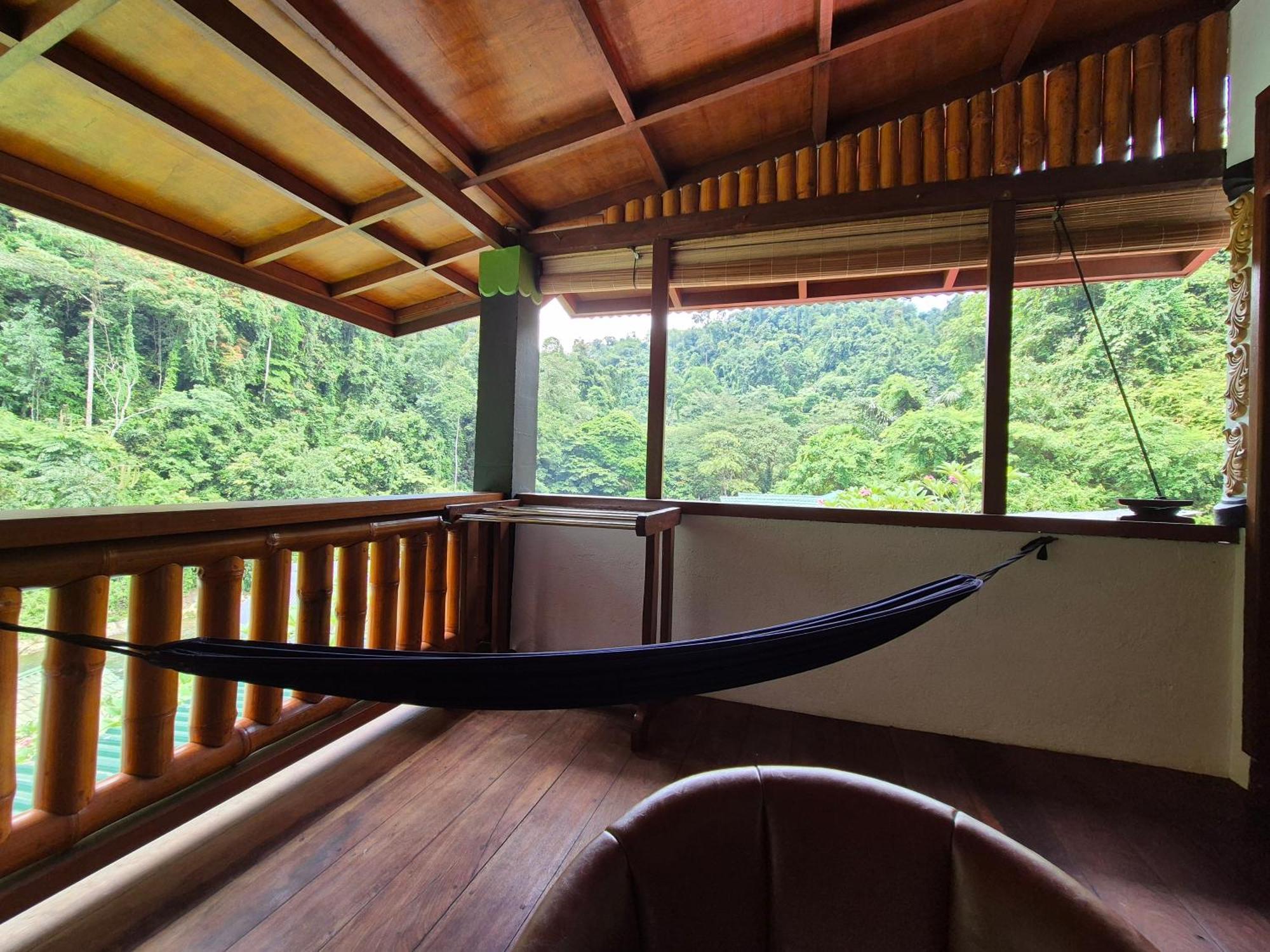 Sam's Bungalows Bukit Lawang Bagian luar foto