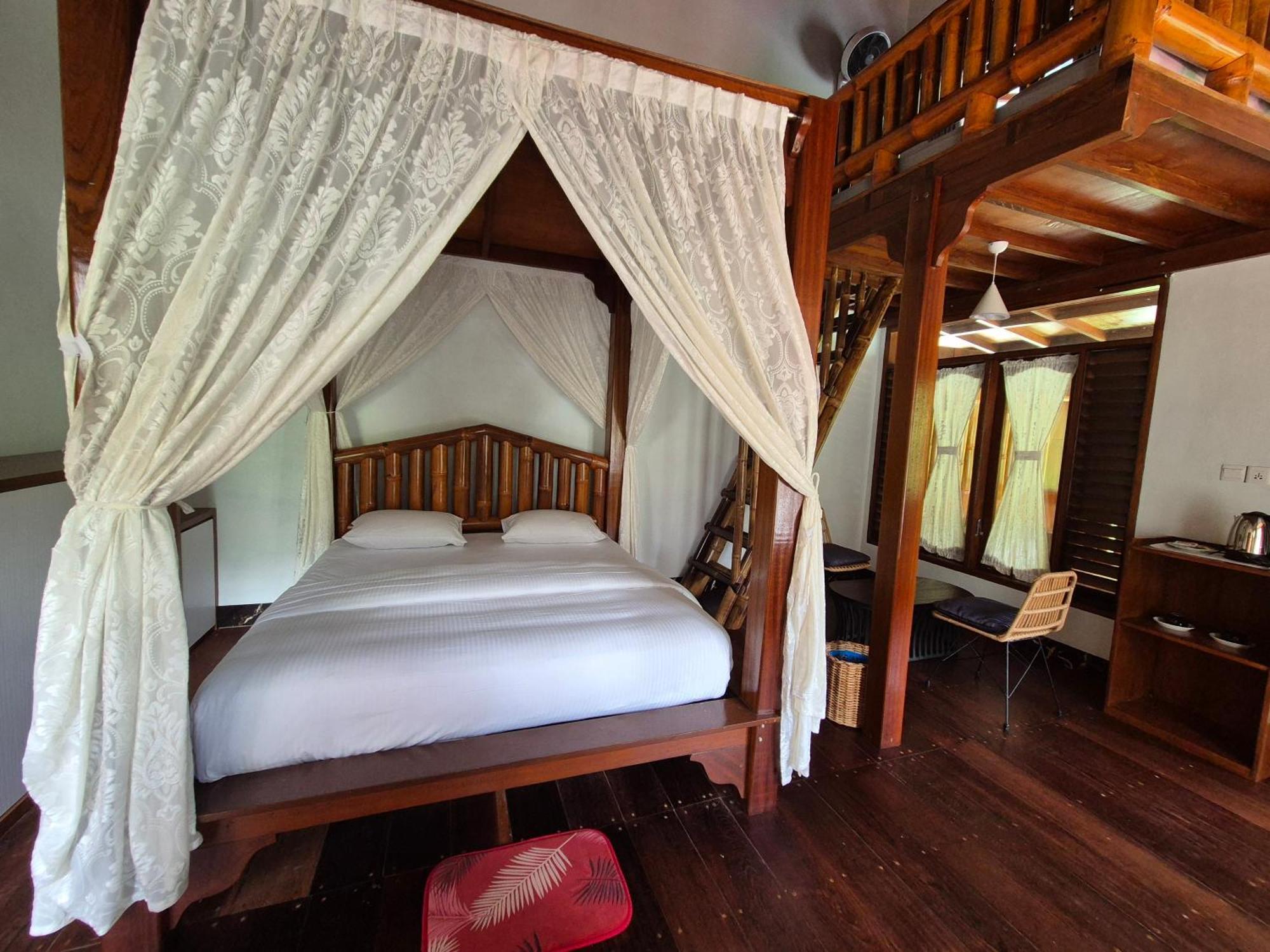 Sam's Bungalows Bukit Lawang Bagian luar foto