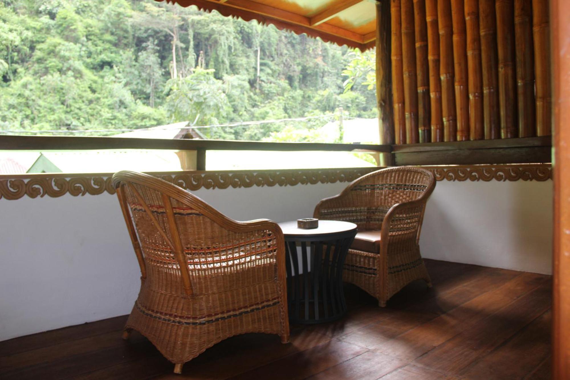 Sam's Bungalows Bukit Lawang Bagian luar foto