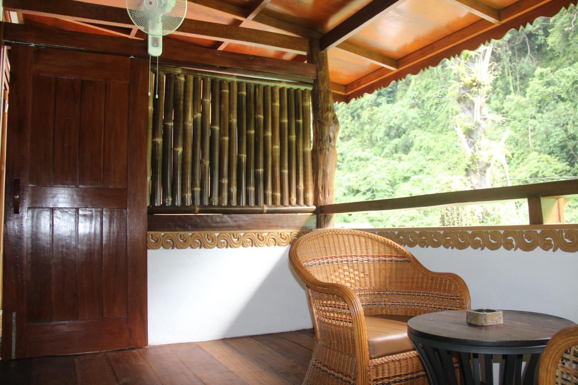 Sam's Bungalows Bukit Lawang Bagian luar foto