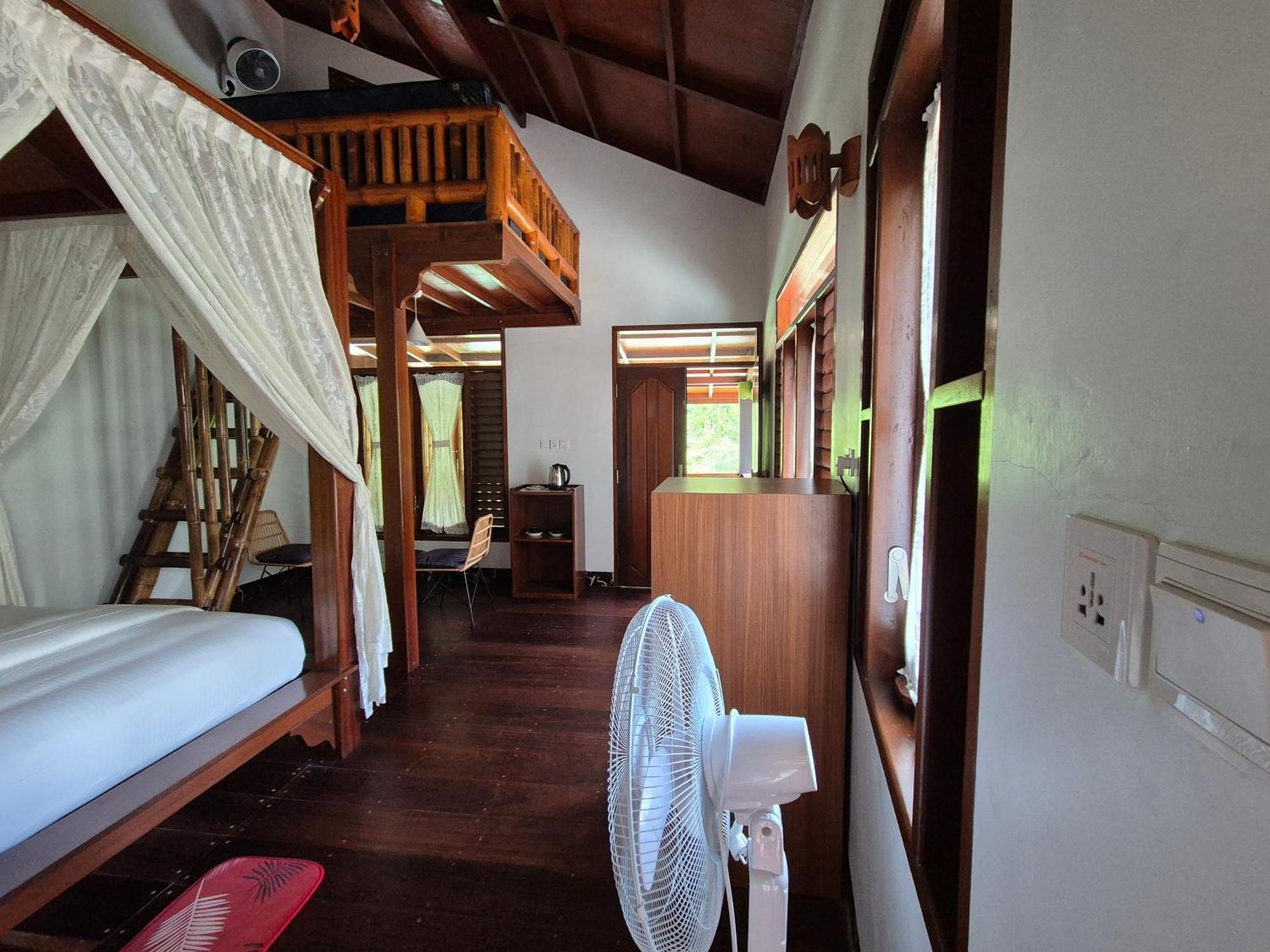 Sam's Bungalows Bukit Lawang Bagian luar foto