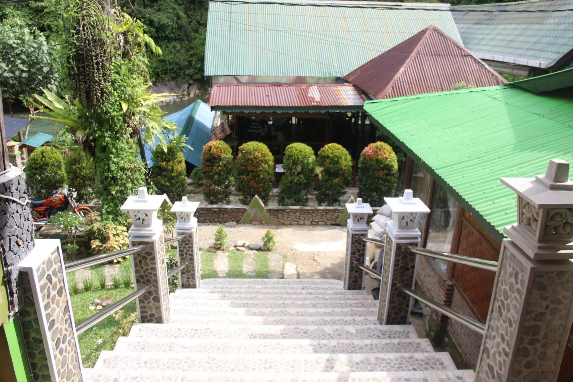 Sam's Bungalows Bukit Lawang Bagian luar foto