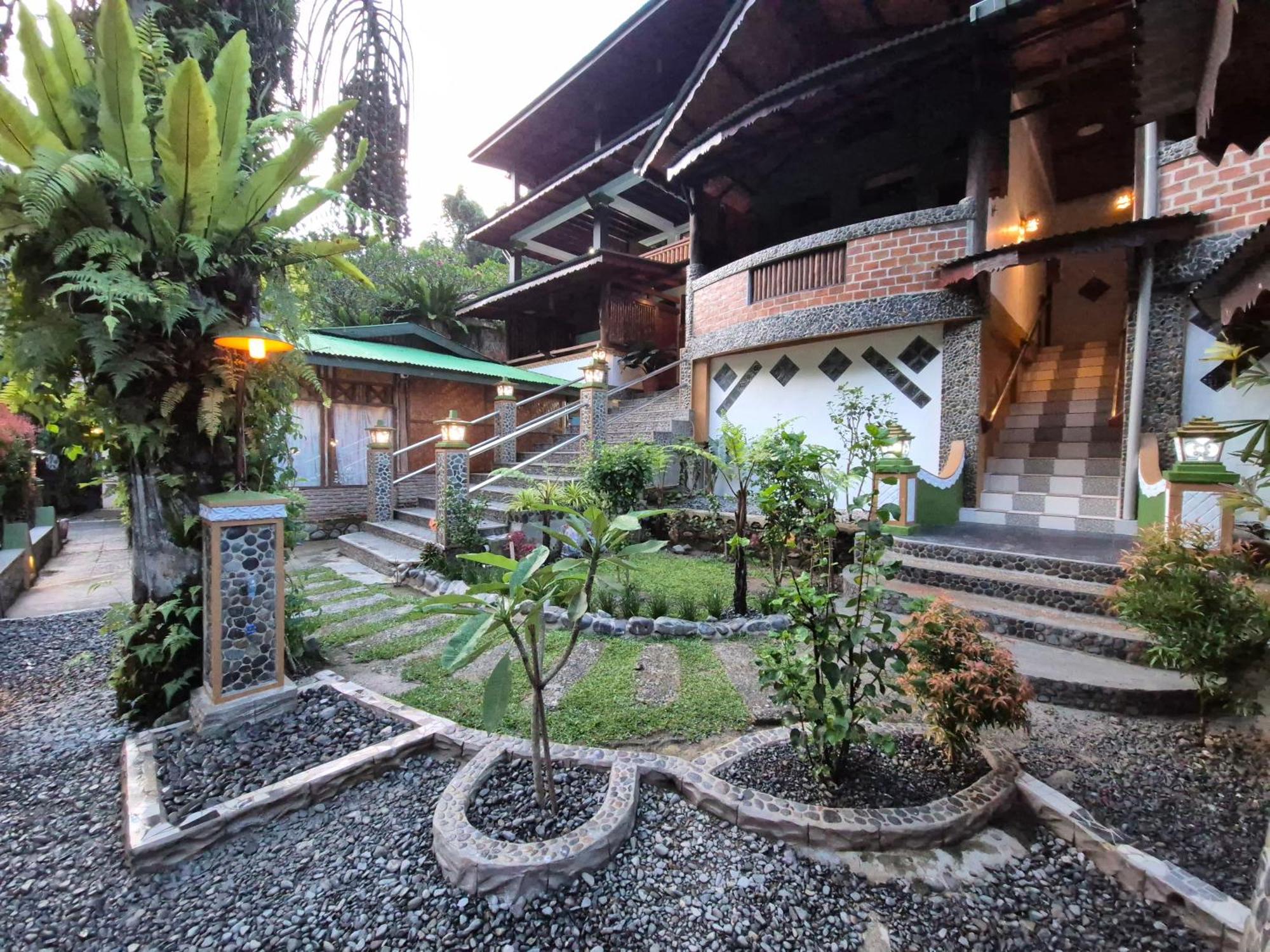 Sam's Bungalows Bukit Lawang Bagian luar foto